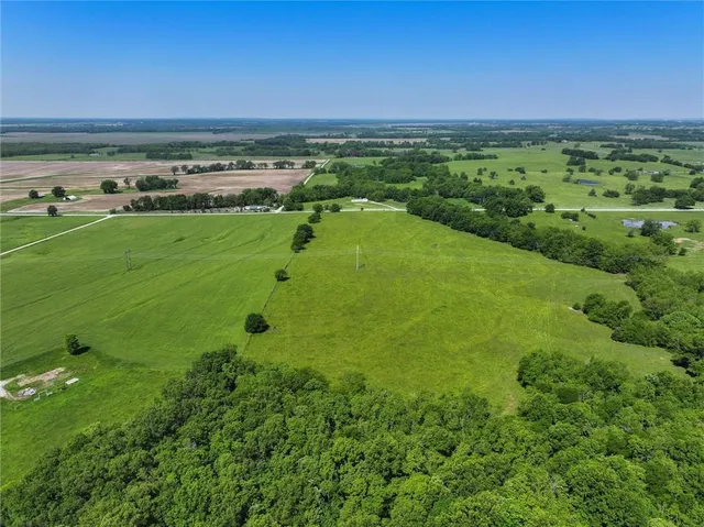 $420,000 | 1067 Southwest County Road, Butler, MO 64730