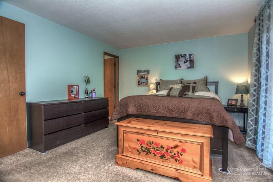 2124 Northeast Wells Acres Road Bend, OR 97701 - Photo 9 of 21 Gallery Image 9