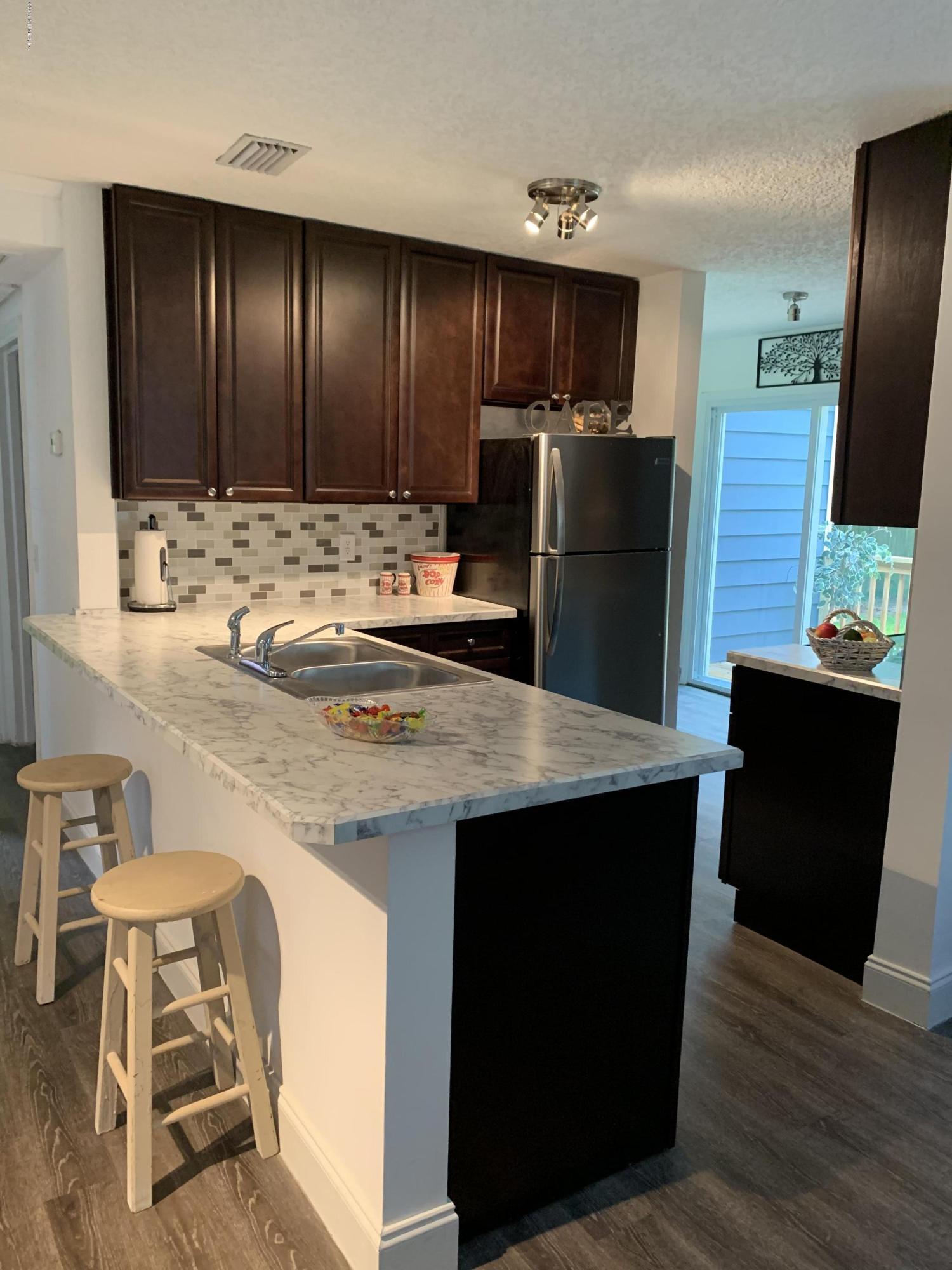 4220 Muncy Road Jacksonville, FL 32207 - Photo 2 of 17 Kitchen