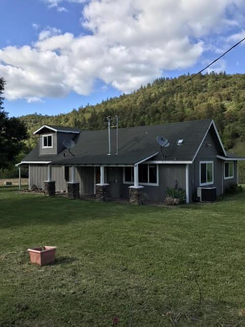 8465 East Antelope Road Eagle Point, OR 97524 - Photo 1 of 12 Primary Photo