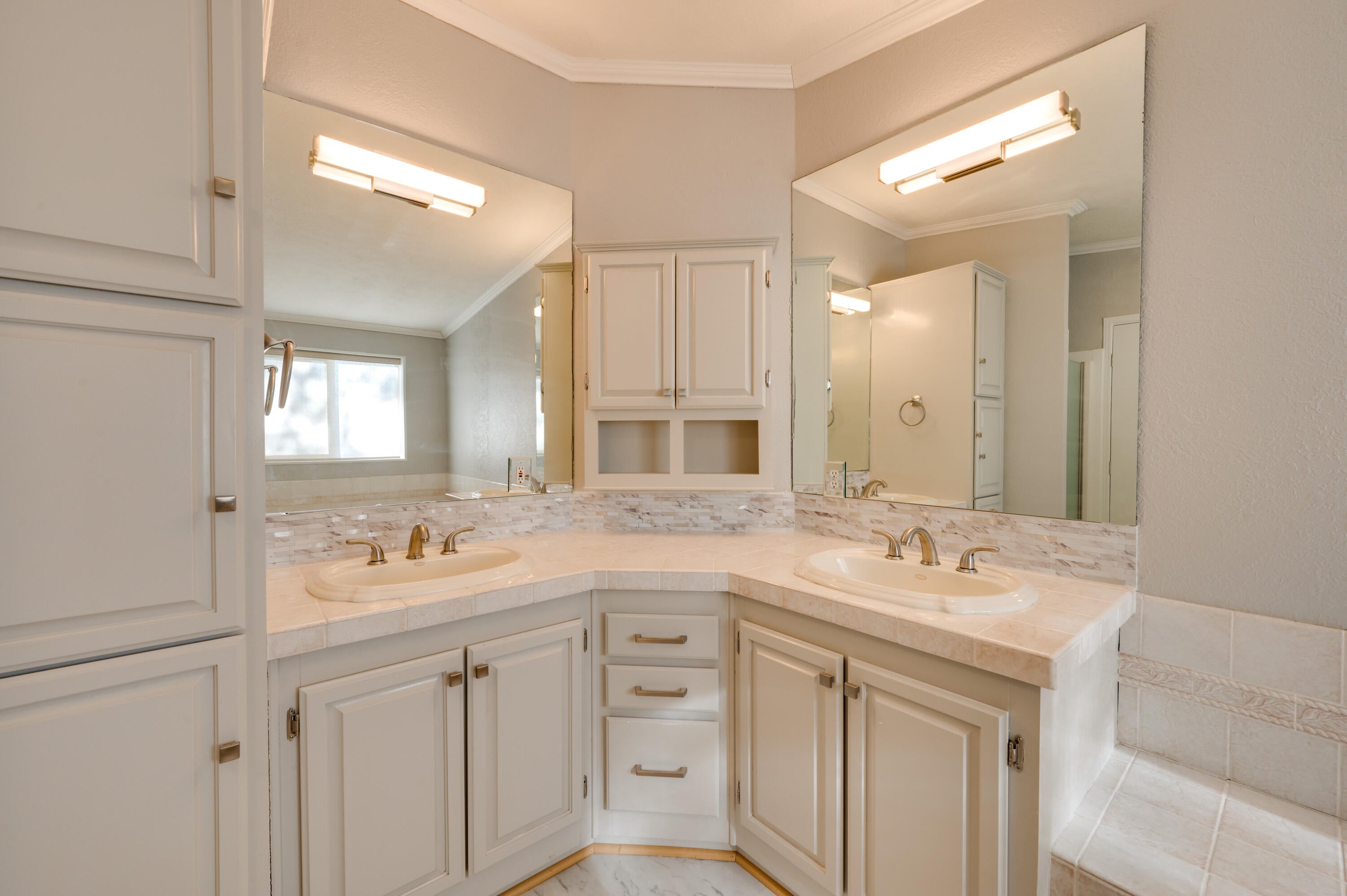 14420 Southwest Quail Road Terrebonne, OR 97760 - Photo 21 of 30 Master Bathroom