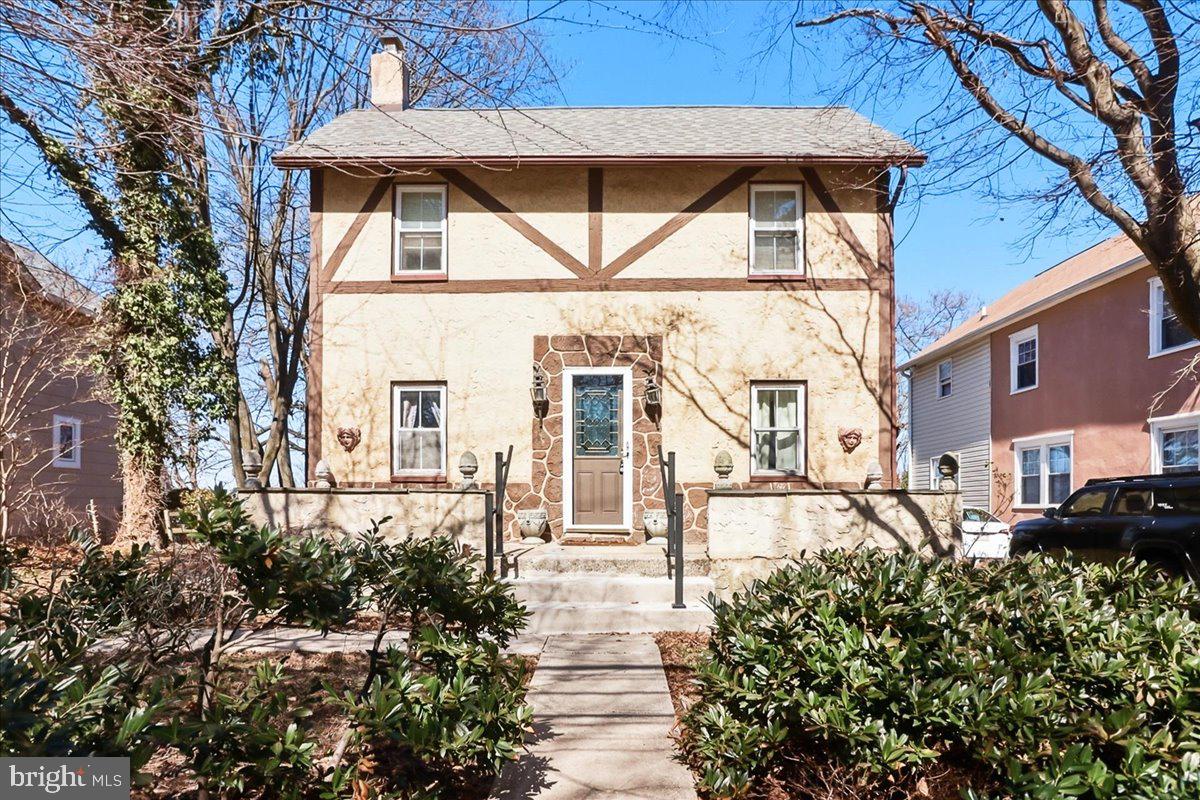 a house view with a outdoor space