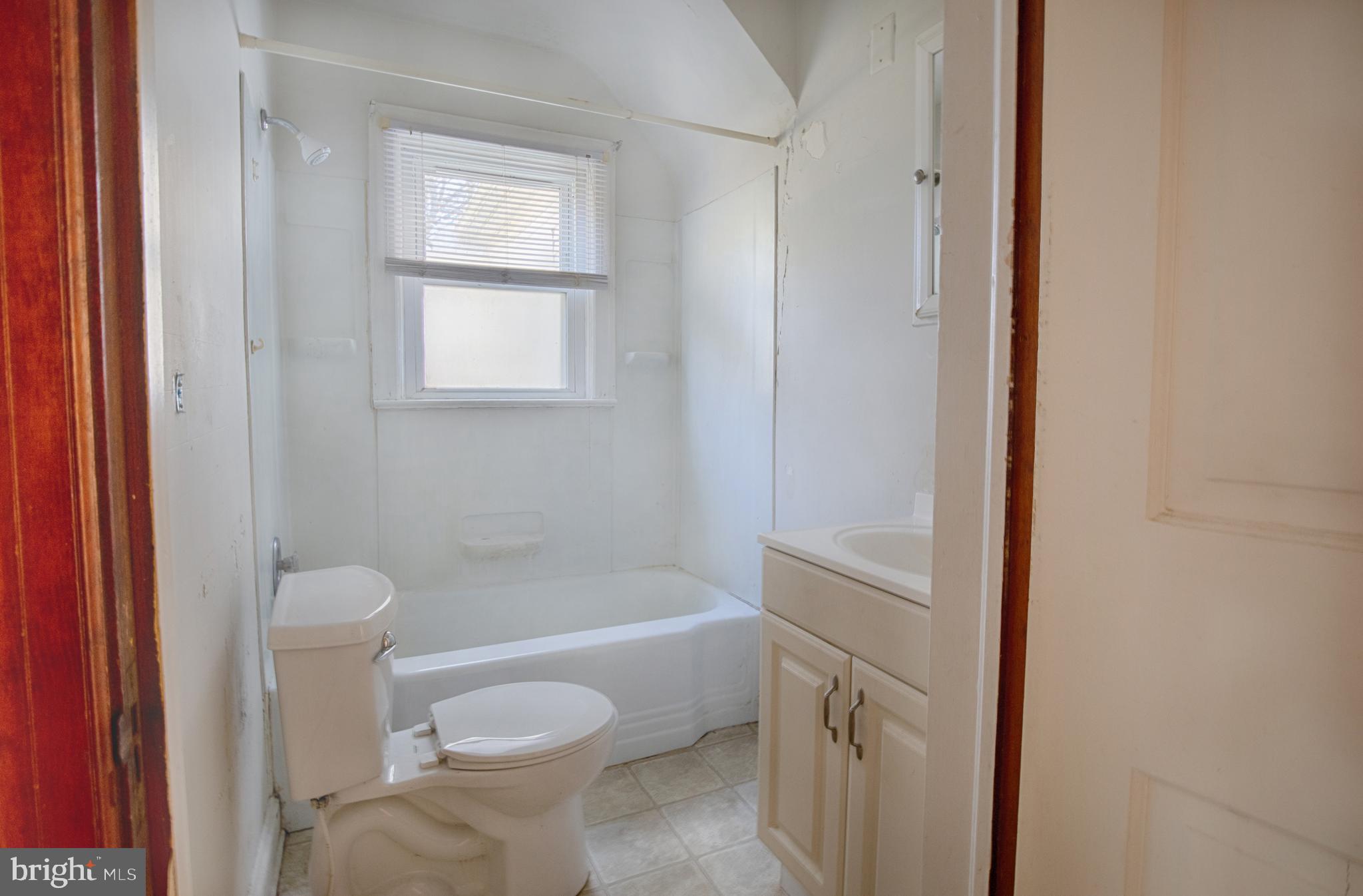 2833 Scarff Road Fallston, MD 21047 - Photo 13 of 24 Main level full bath with tub shower combo