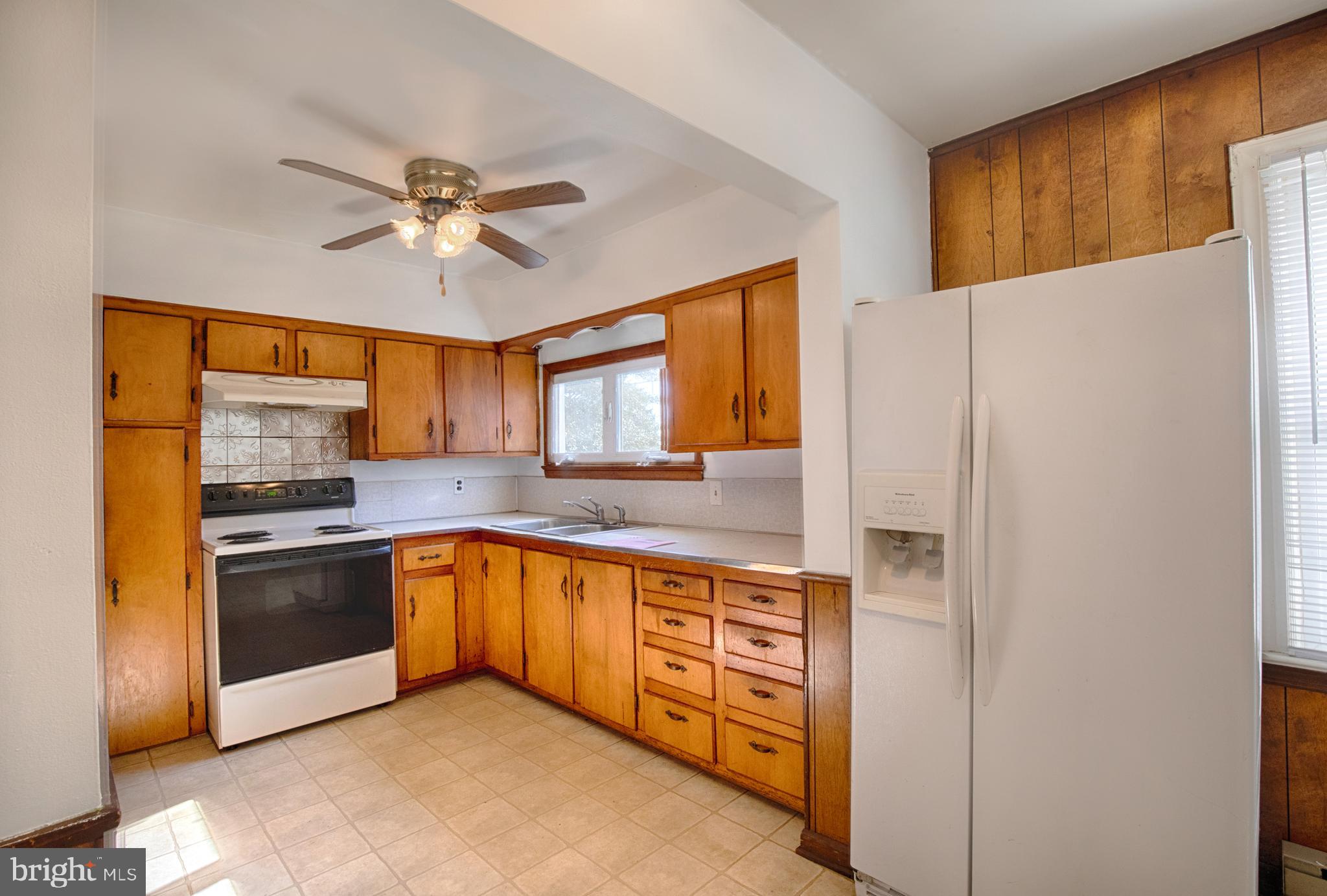2833 Scarff Road Fallston, MD 21047 - Photo 8 of 24 Oak cabinets & perfectly placed window over sink
