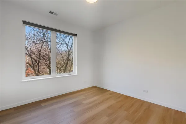 $3,450 | 204 South Leavitt Street, Unit 302, Chicago, IL 60612