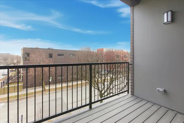 $3,450 | 204 South Leavitt Street, Unit 302, Chicago, IL 60612