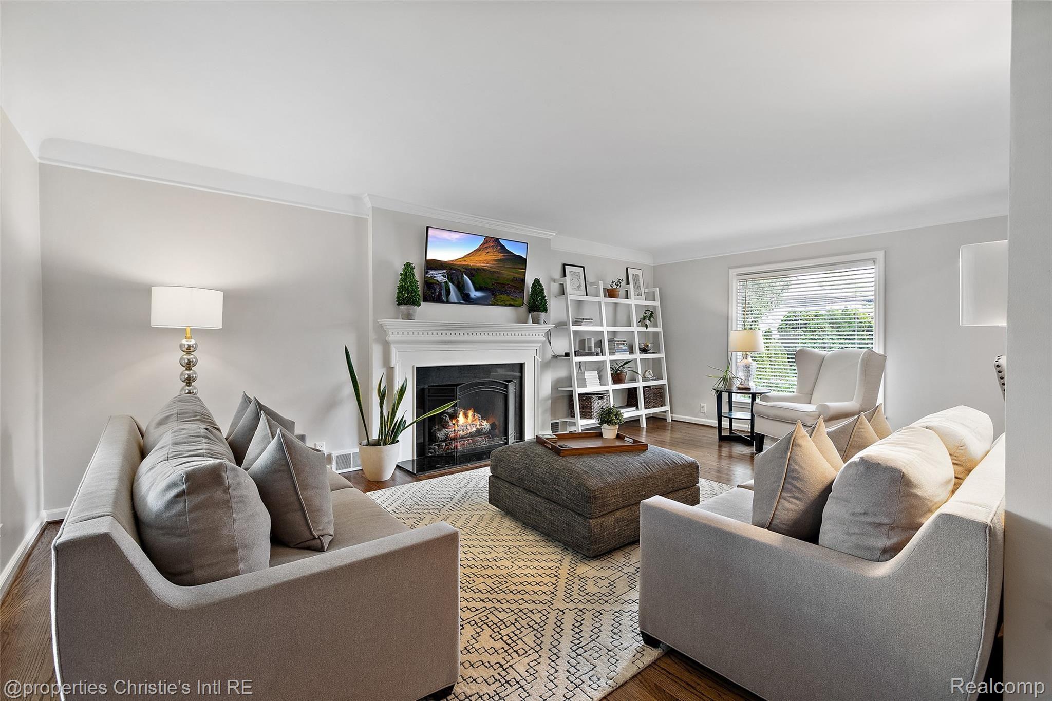 938 Roslyn Road Grosse Pointe, MI 48236 - Photo 15 of 44 938 Roslyn Road-17.jpg