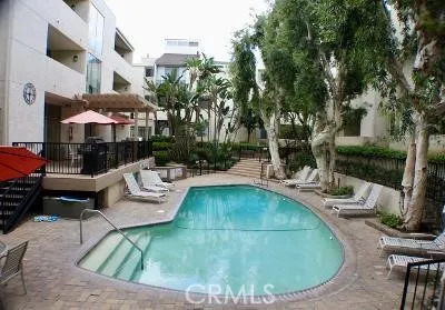 $399,999 | 5325 Newcastle Avenue, Unit 322, Encino, CA 91316