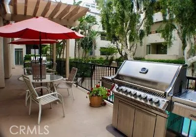 $399,999 | 5325 Newcastle Avenue, Unit 322, Encino, CA 91316