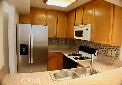$399,999 | 5325 Newcastle Avenue, Unit 322, Encino, CA 91316