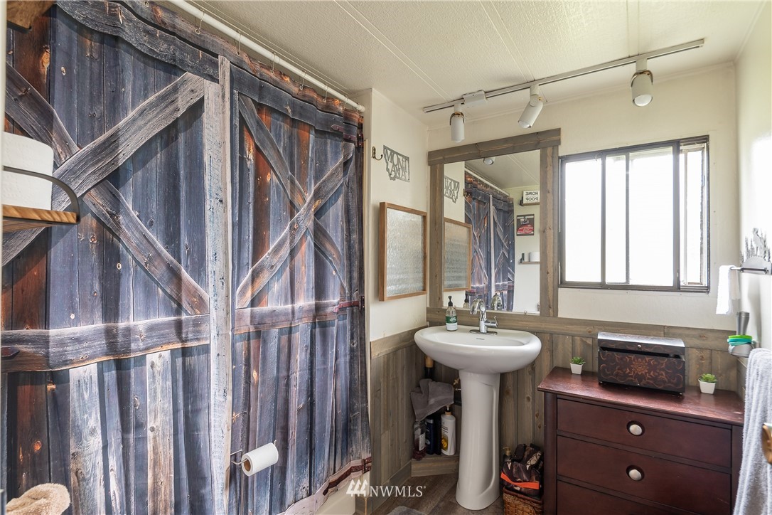 2073 East Pole Road Everson, WA 98247 - Photo 17 of 18 a bathroom with a sink a mirror and a shower