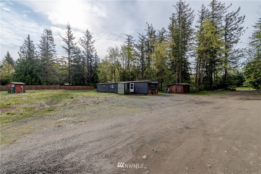 2073 East Pole Road Everson, WA 98247 - Photo 7 of 18 a view of outdoor space with trees