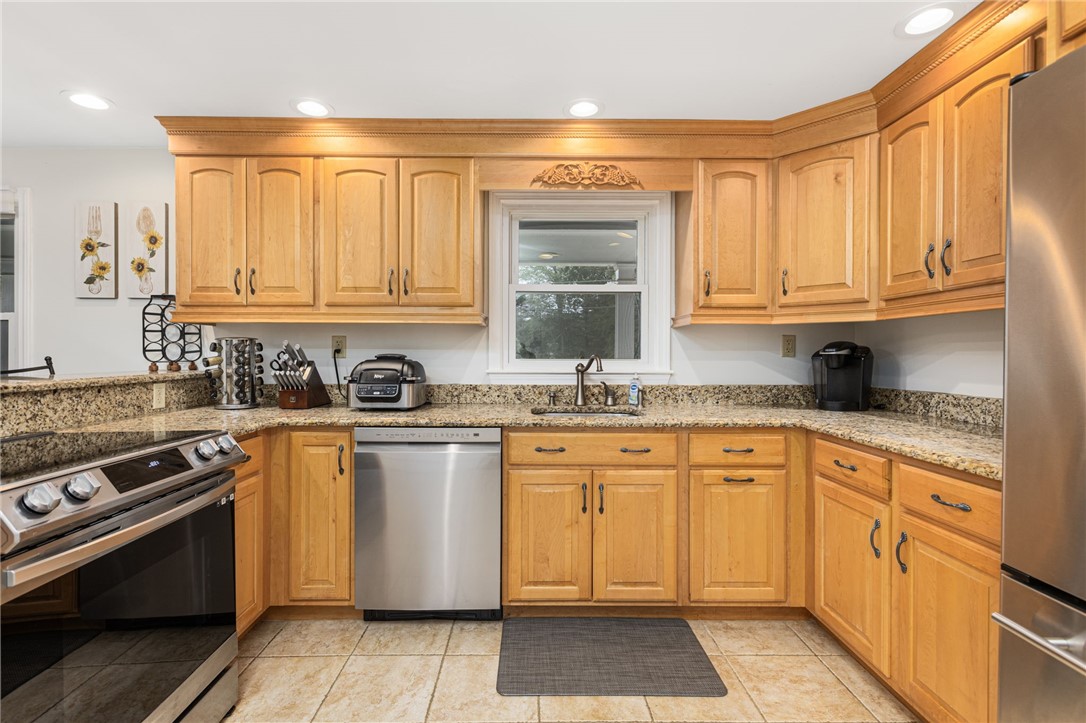 7 Jencks Road Cumberland, RI 02864 - Photo 12 of 40