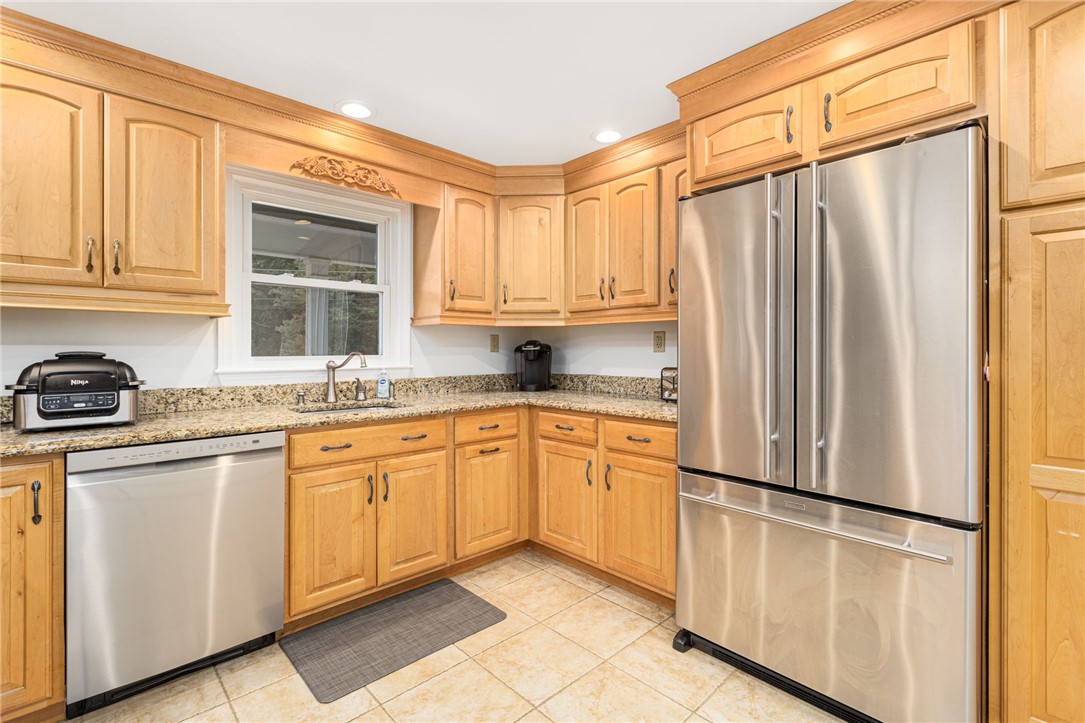 7 Jencks Road Cumberland, RI 02864 - Photo 10 of 40