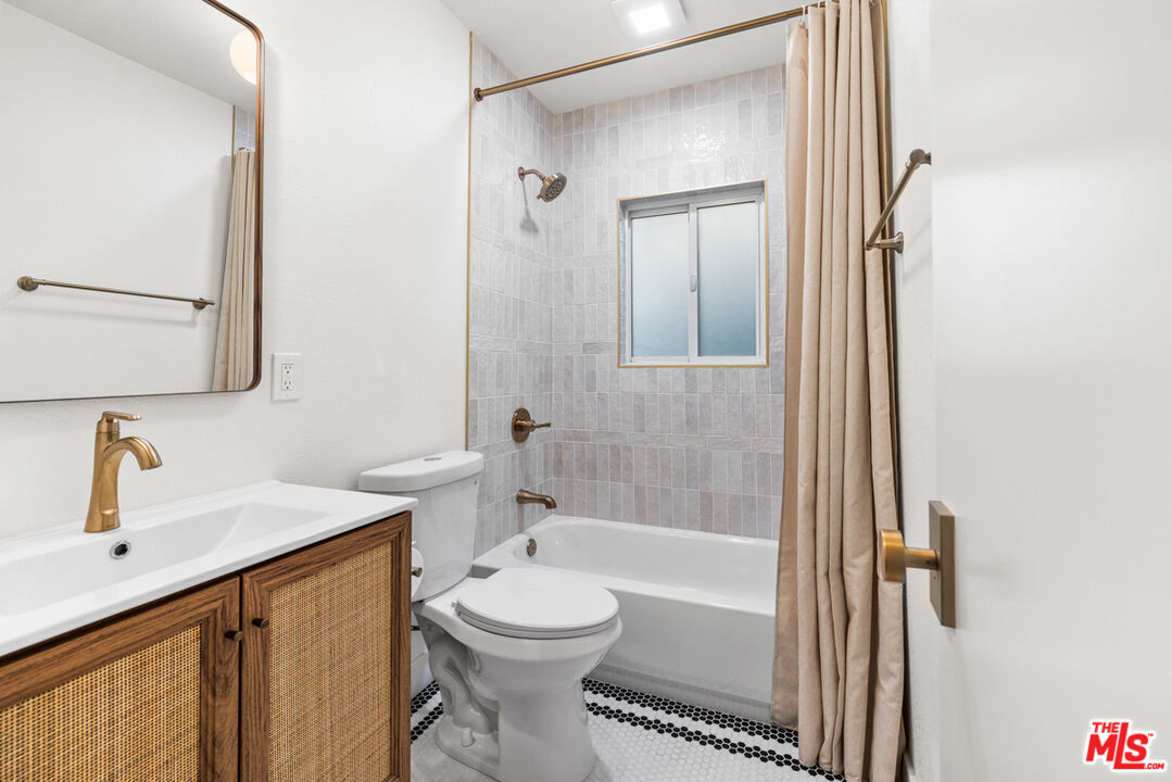 614 Romulo Street Los Angeles, CA 90065 - Photo 13 of 33