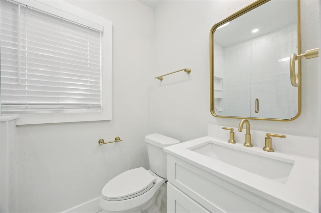 3210 North Haskell Avenue Dallas, TX 75204 - Photo 14 of 20 a bathroom with a sink a toilet and mirror