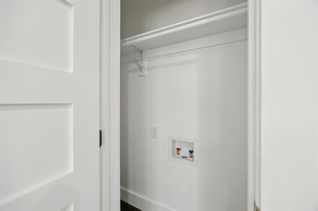 3210 North Haskell Avenue Dallas, TX 75204 - Photo 19 of 20 a close up view of a shower