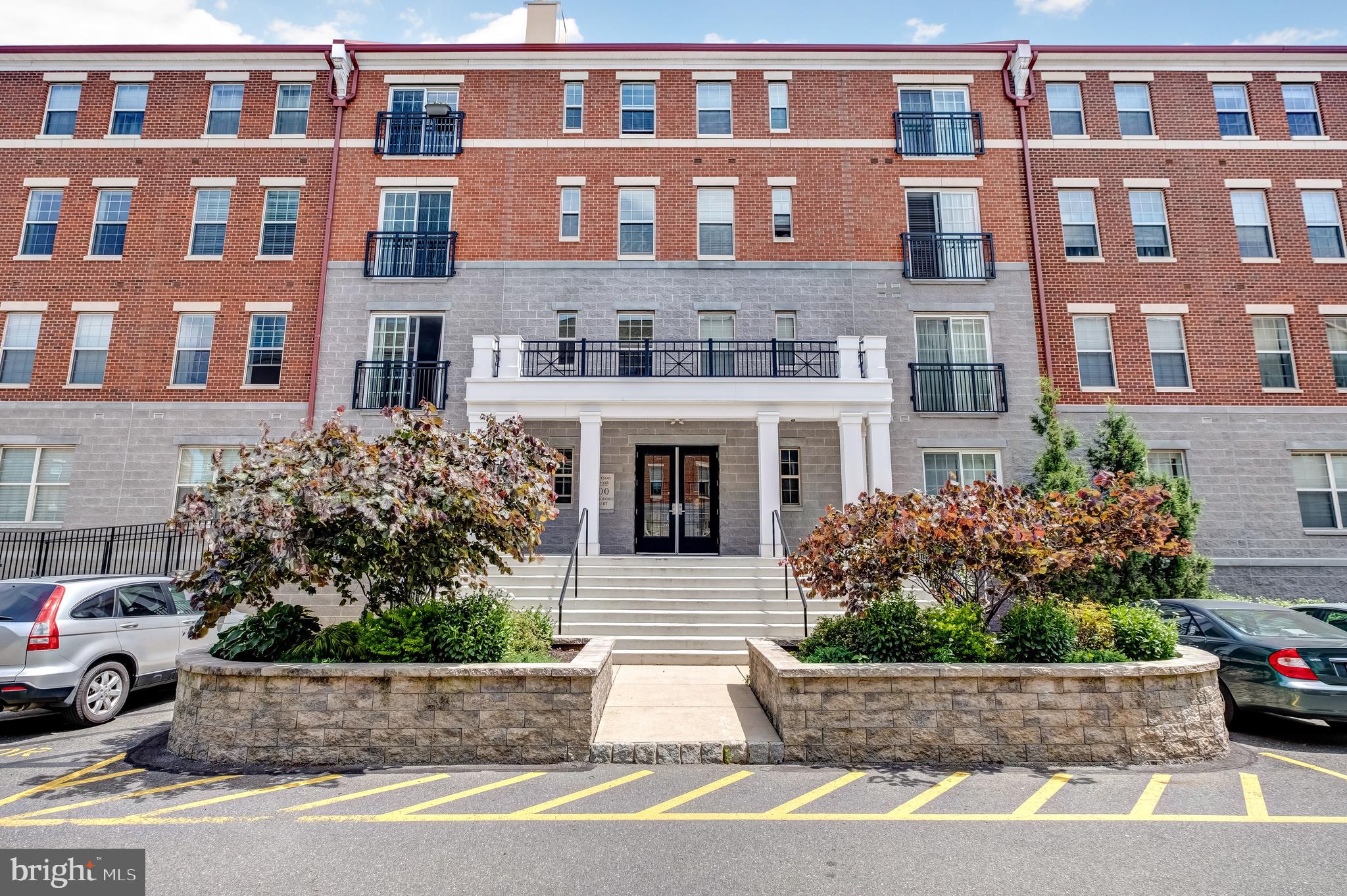 600 Commodore Court, Unit 2631 Philadelphia, PA 19146 - Photo 31 of 45 a front view of a building with garden
