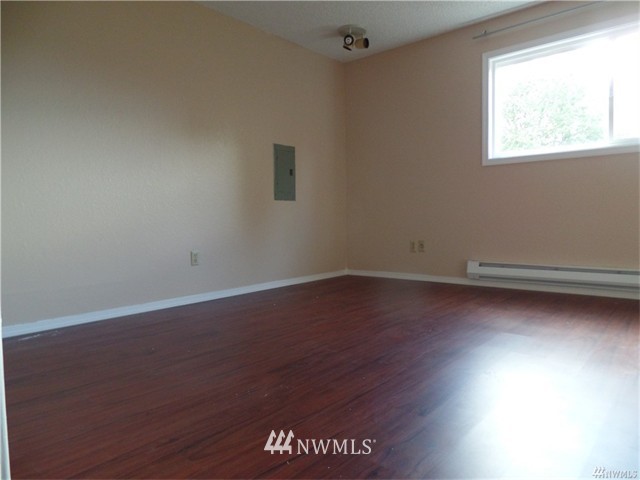 417 Wells Avenue South Renton, WA 98057 - Photo 17 of 23 Gallery Image 17