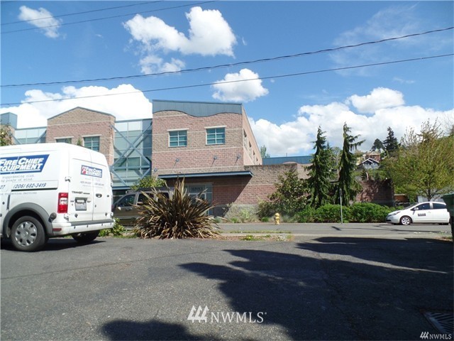 417 Wells Avenue South Renton, WA 98057 - Photo 9 of 23 Gallery Image 9