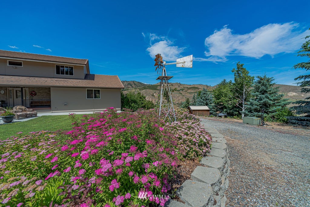 1166 Wenatchee Heights Road Wenatchee, WA 98801 - Photo 1 of 36 Gallery Image 1