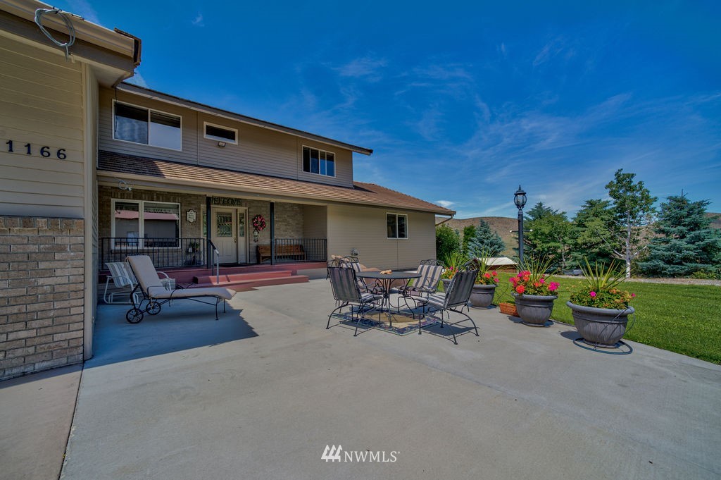 1166 Wenatchee Heights Road Wenatchee, WA 98801 - Photo 2 of 36 Gallery Image 2