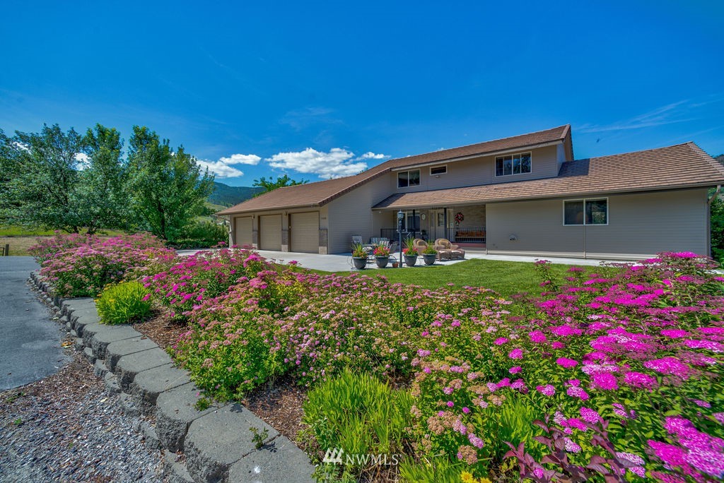 1166 Wenatchee Heights Road Wenatchee, WA 98801 - Photo 3 of 36 Gallery Image 3