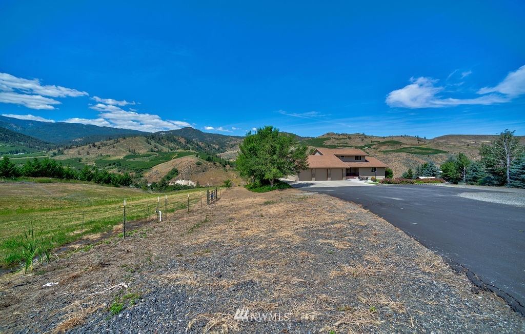 1166 Wenatchee Heights Road Wenatchee, WA 98801 - Photo 4 of 36 Gallery Image 4