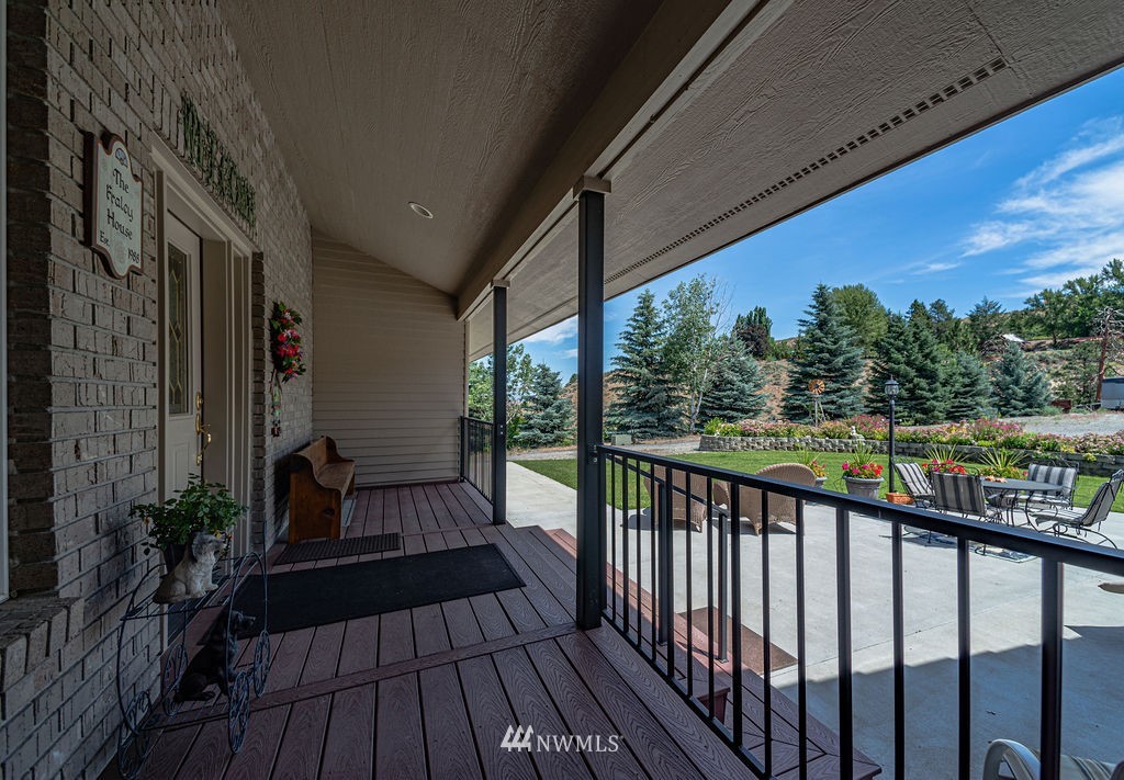 1166 Wenatchee Heights Road Wenatchee, WA 98801 - Photo 6 of 36 Gallery Image 6
