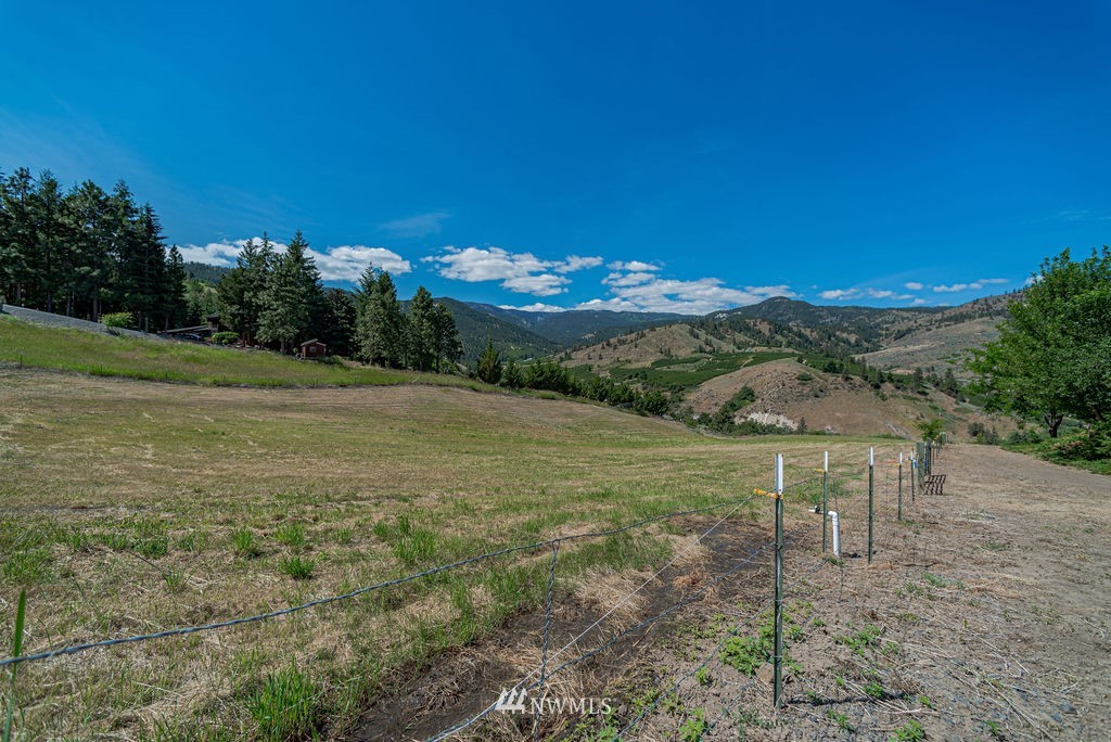 1166 Wenatchee Heights Road Wenatchee, WA 98801 - Photo 7 of 36 Gallery Image 7