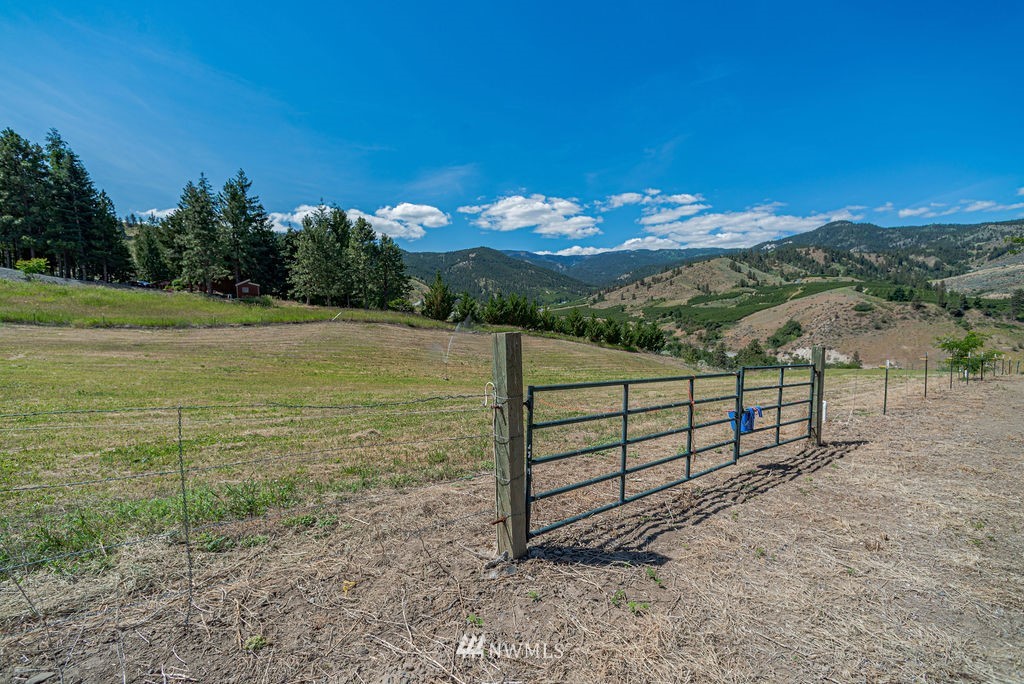 1166 Wenatchee Heights Road Wenatchee, WA 98801 - Photo 8 of 36 Gallery Image 8