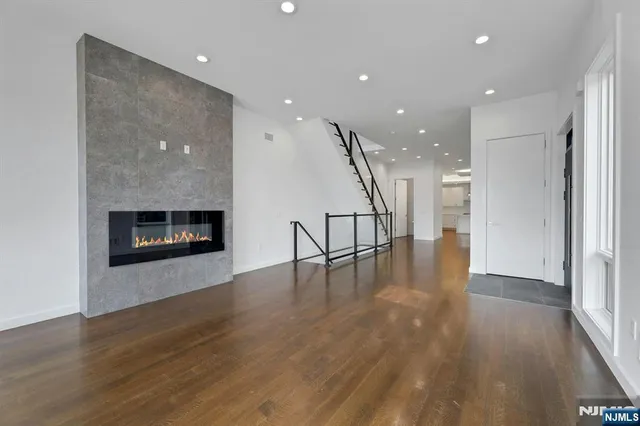 $9,200 | 714 Undercliff Avenue, Unit 714, Edgewater, NJ 07020