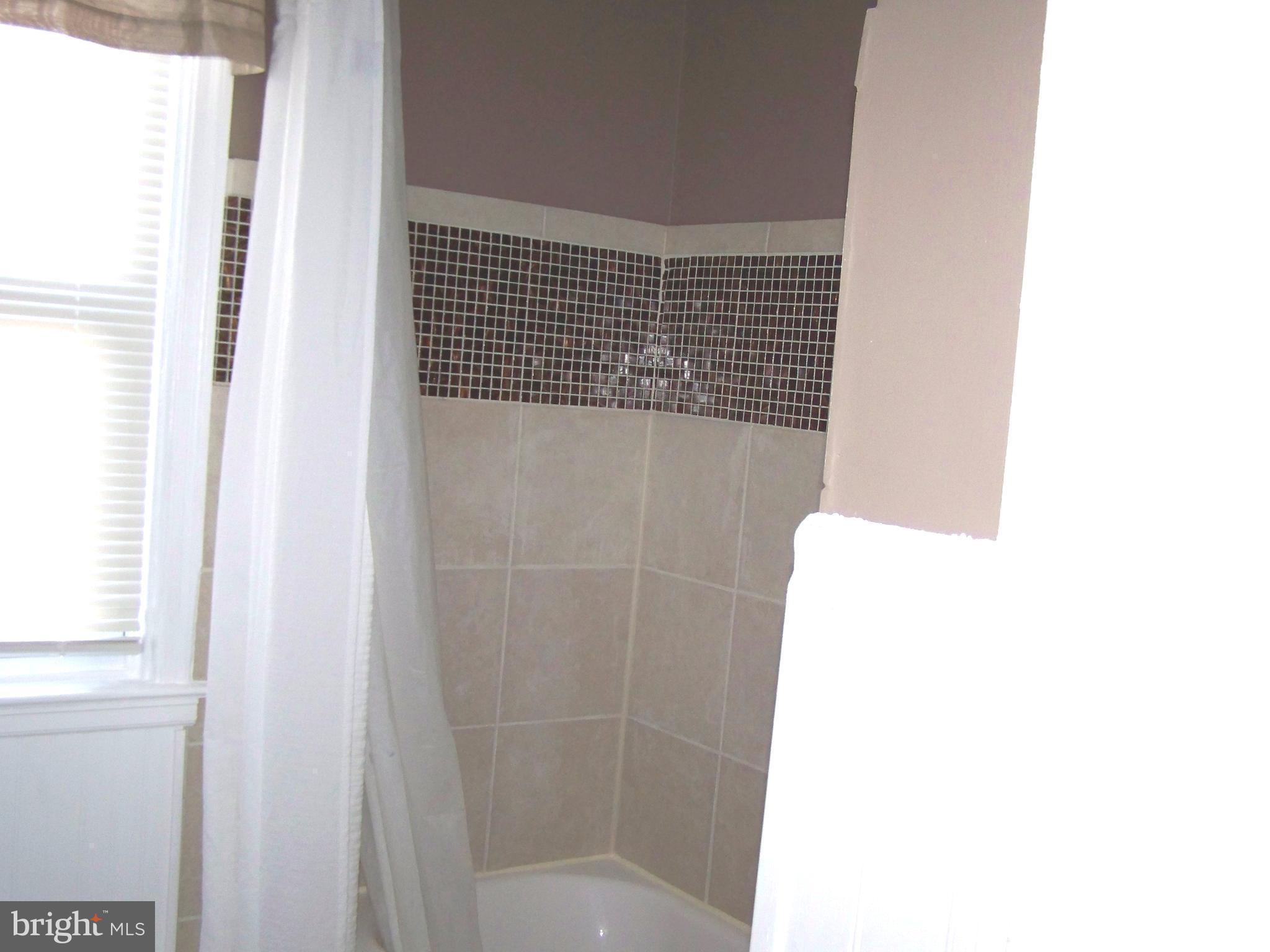 123 Cherrydell Road Baltimore, MD 21228 - Photo 13 of 26 Bath
