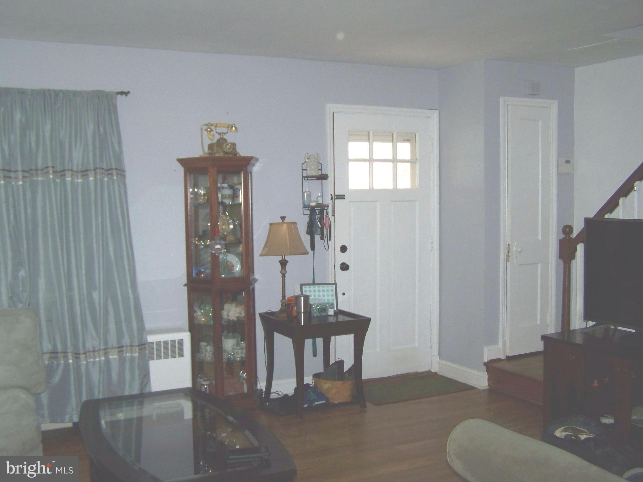 123 Cherrydell Road Baltimore, MD 21228 - Photo 3 of 26 Living Room