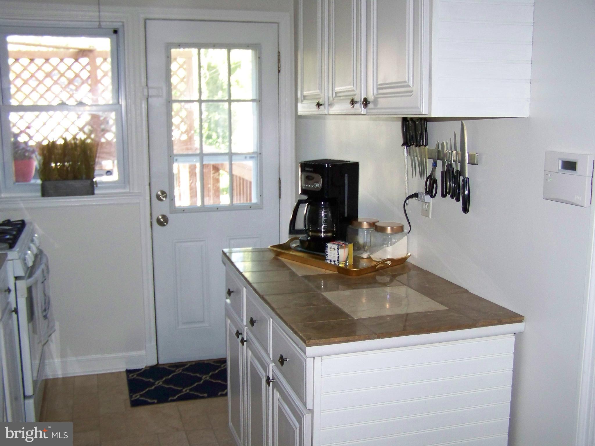 123 Cherrydell Road Baltimore, MD 21228 - Photo 5 of 26 Kitchen