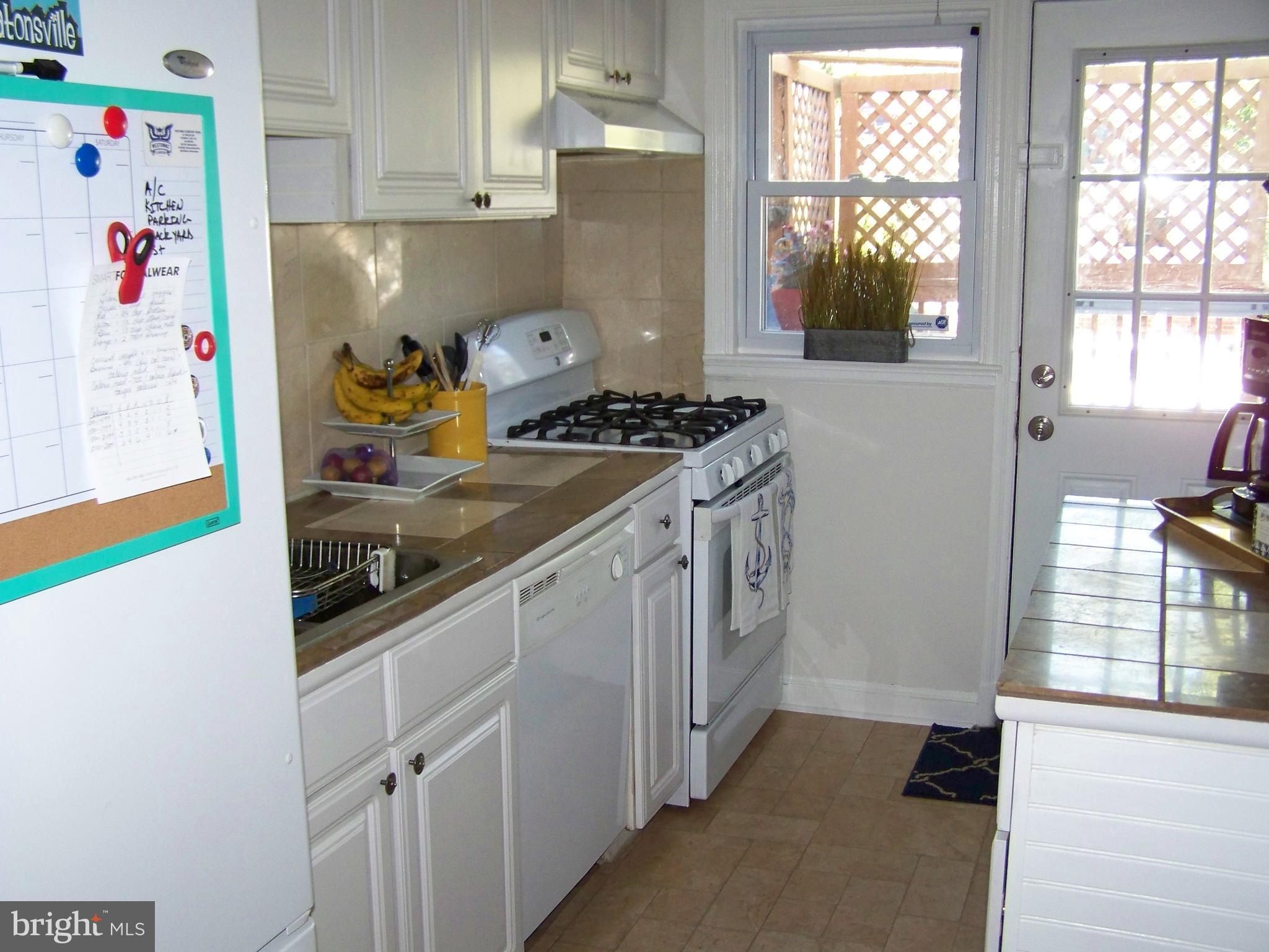 123 Cherrydell Road Baltimore, MD 21228 - Photo 6 of 26 Kitchen
