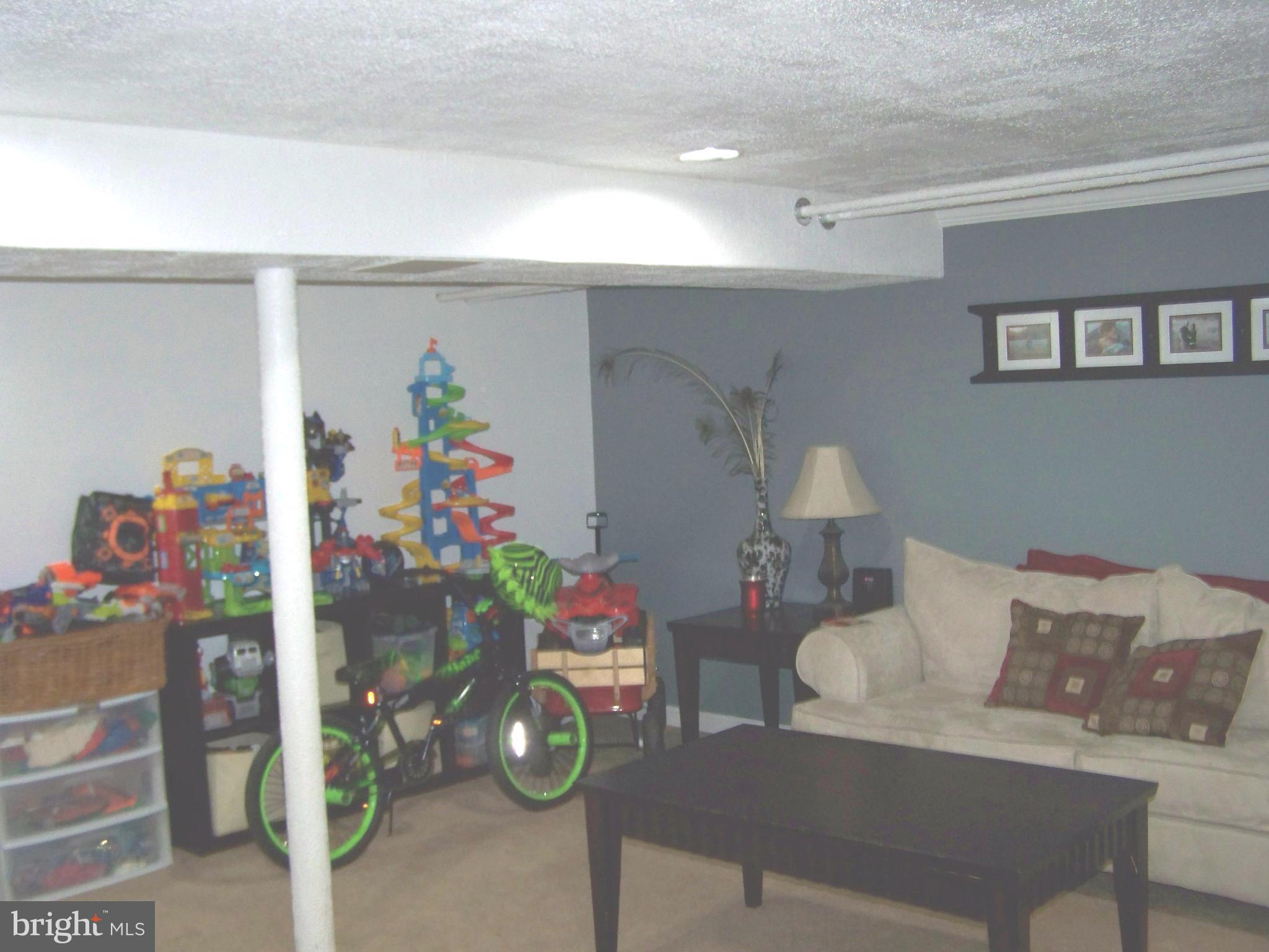 123 Cherrydell Road Baltimore, MD 21228 - Photo 7 of 26 Family Room