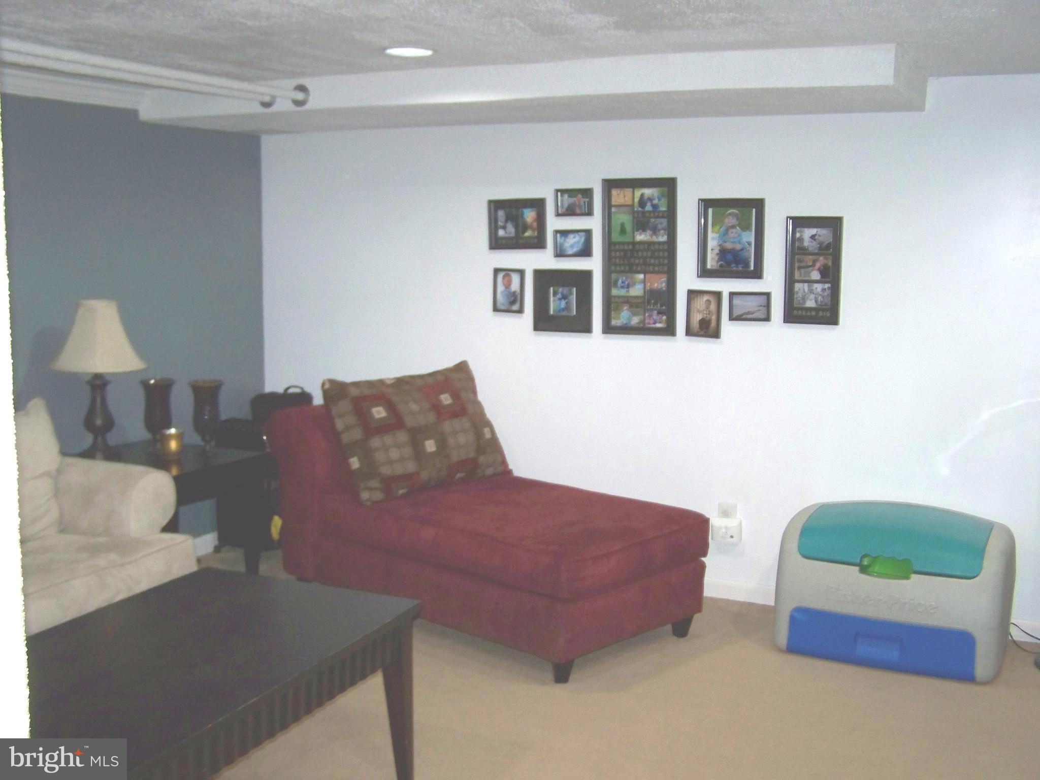 123 Cherrydell Road Baltimore, MD 21228 - Photo 8 of 26 Family Room