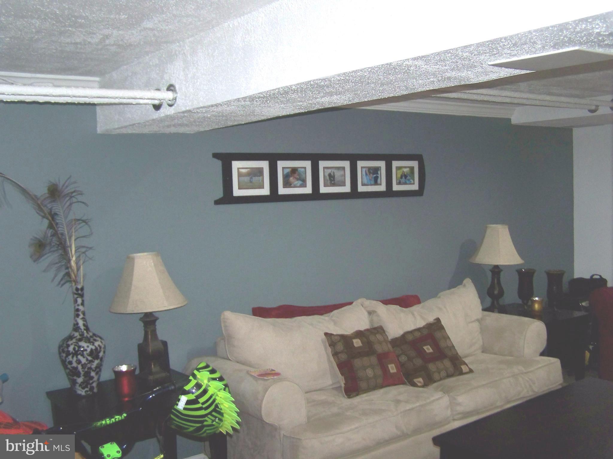 123 Cherrydell Road Baltimore, MD 21228 - Photo 9 of 26 Family Room