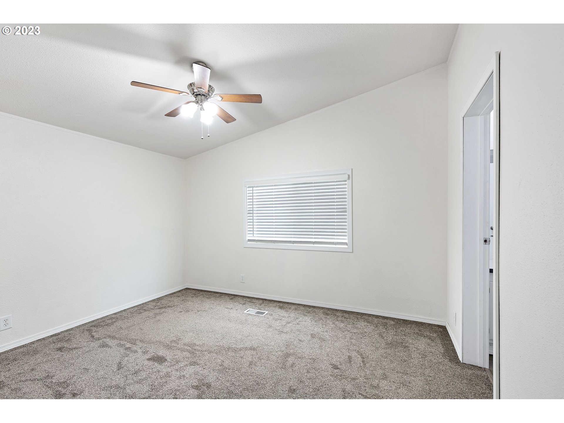 3514 Industrial Avenue Springfield, OR 97478 - Photo 19 of 36 Primary Bedroom