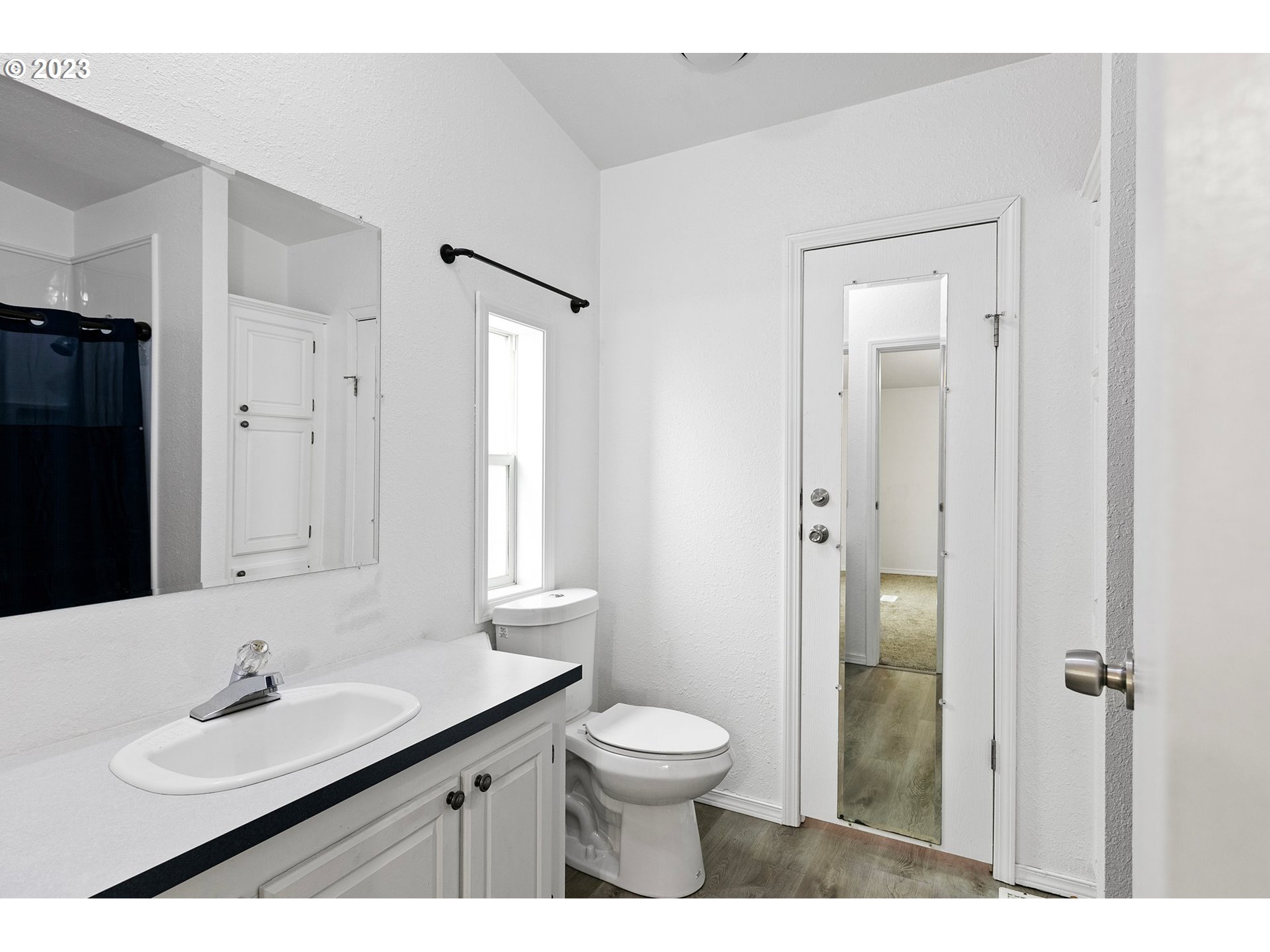 3514 Industrial Avenue Springfield, OR 97478 - Photo 22 of 36 Owner's Suite Bathroom