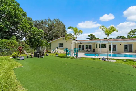 a view of a yard with plants