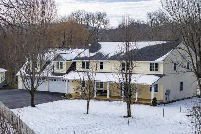 $699,900 | N8825 Fawn Mdw Lane, Holland, WI 54636