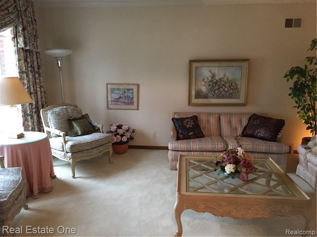 25302 Branchaster Road Farmington Hills, MI 48336 - Photo 11 of 62