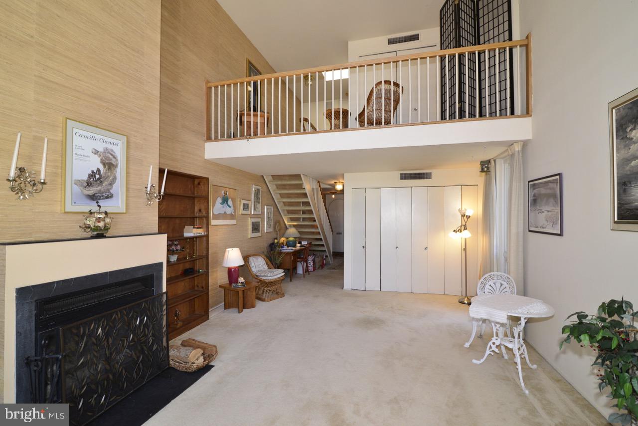 1656 Chimney House Road, Unit 1656 Reston, VA 20190 - Photo 5 of 32 Living Room