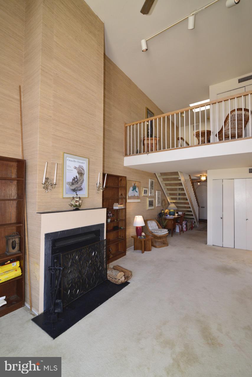 1656 Chimney House Road, Unit 1656 Reston, VA 20190 - Photo 6 of 32 Living Room