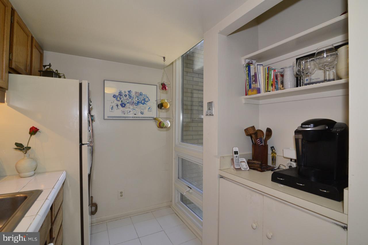 1656 Chimney House Road, Unit 1656 Reston, VA 20190 - Photo 9 of 32 Kitchen