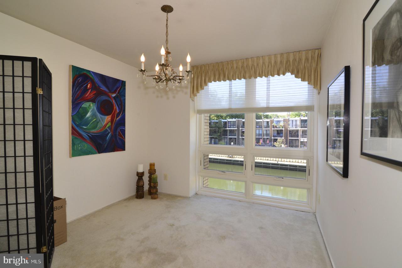 1656 Chimney House Road, Unit 1656 Reston, VA 20190 - Photo 10 of 32 Dining Room