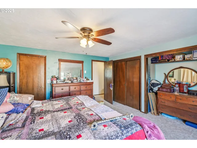 a bedroom with a bed and a dresser in it