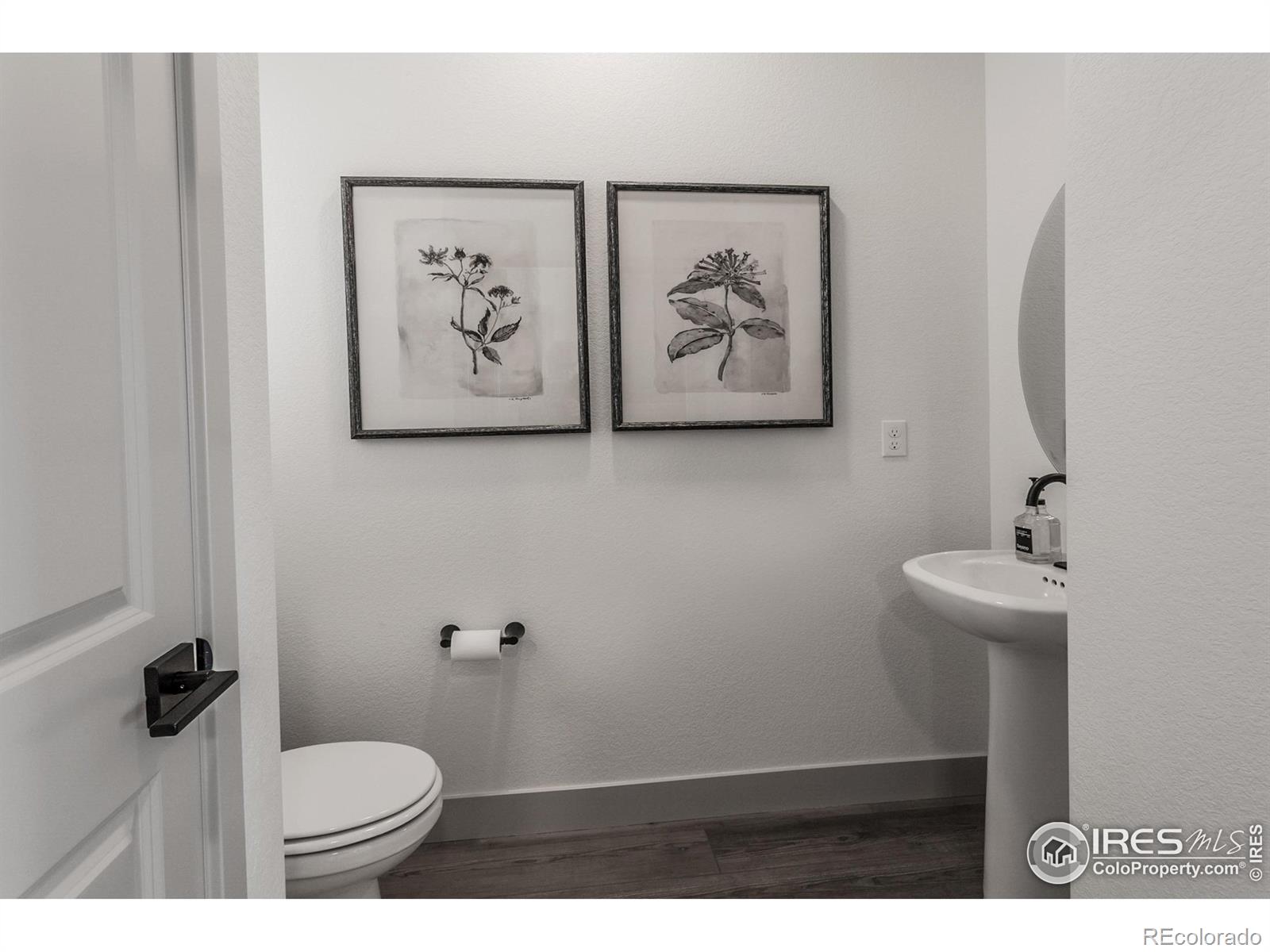 6079 Red Barn Road Fort Collins, CO 80528 - Photo 5 of 41 a bathroom with a toilet and a sink